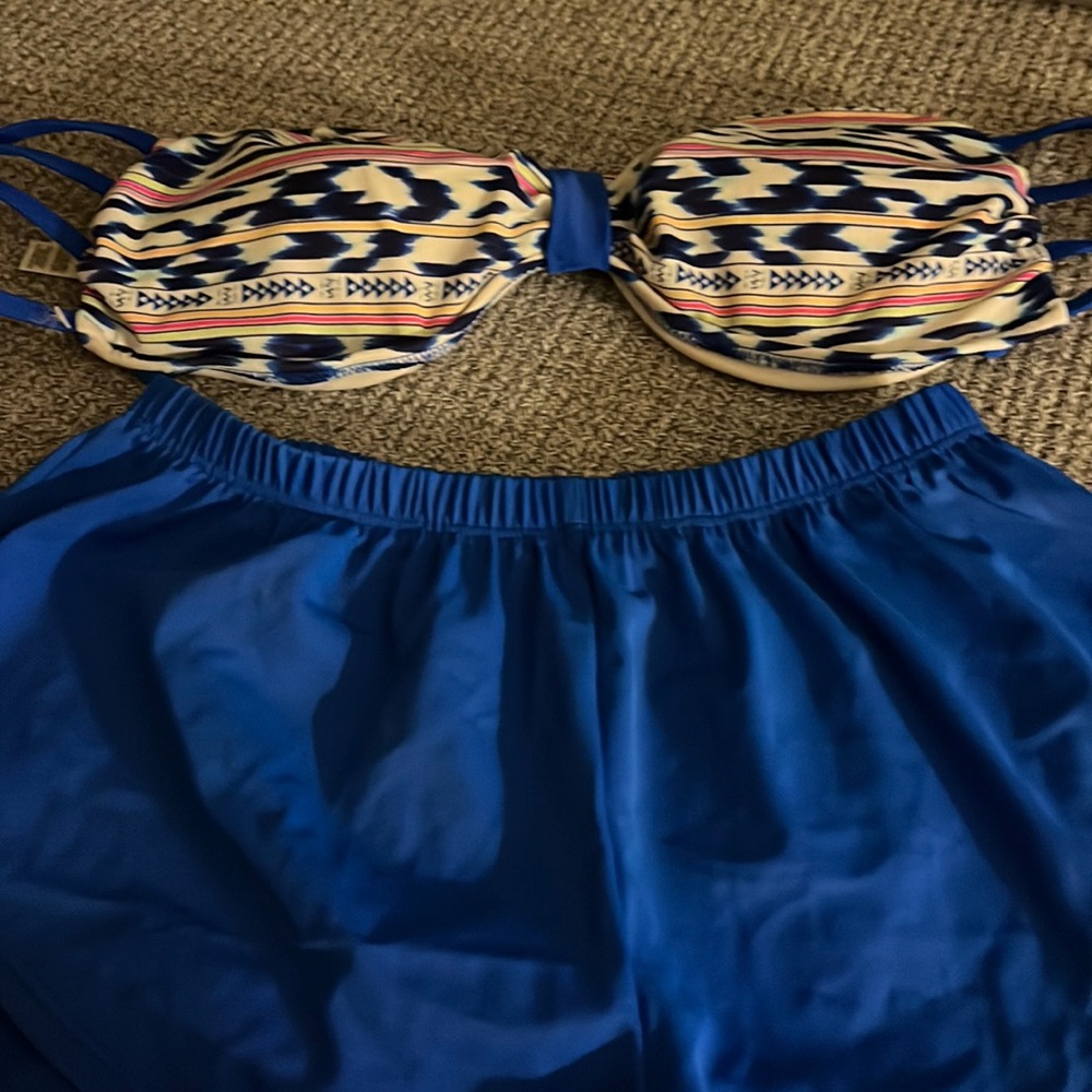VS bikini. Strapless top size S and boy shorts size X small. Matched set.